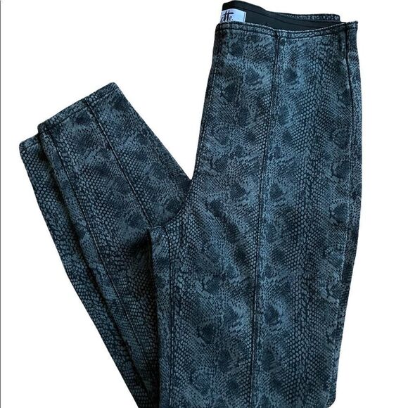 Vylette pull on elastic waistband gray/black snakeskin print jegging, size M - Picture 4 of 6